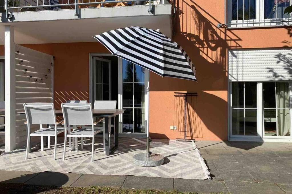Die Seeblume - Ferienwohnung Mit Pool Und Seeblick ボートマン・ルートヴィヒスハーフェン エクステリア 写真