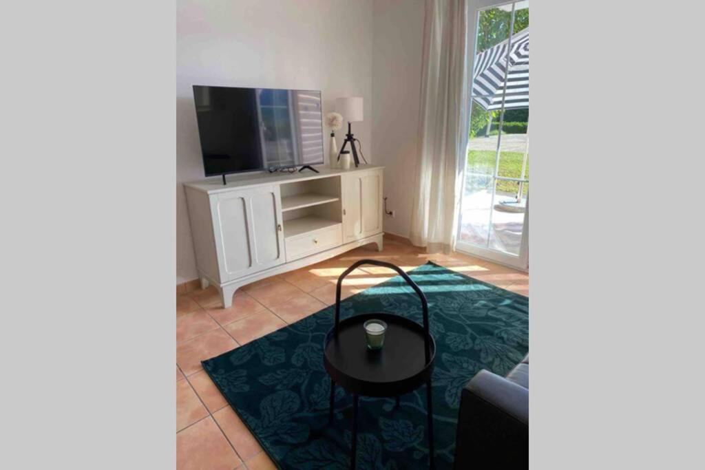 Die Seeblume - Ferienwohnung Mit Pool Und Seeblick ボートマン・ルートヴィヒスハーフェン エクステリア 写真